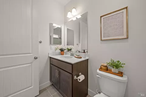 Bath - 844 Crescendo St, Fairfield, CA 94534 photo 2 of 12