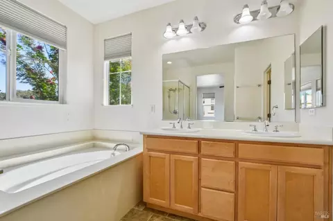 Bath - 101 Barbera Ct, Vacaville, CA 95687 photo 3 of 5