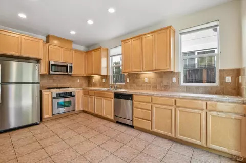 Kitchen - 101 Barbera Ct, Vacaville, CA 95687 photo 2 of 3