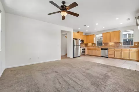 Living - 101 Barbera Ct, Vacaville, CA 95687 photo 4 of 5