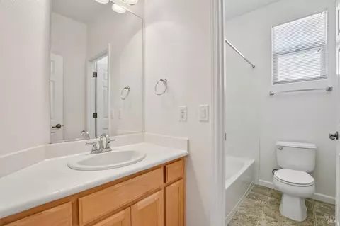 Bath - 101 Barbera Ct, Vacaville, CA 95687 photo 2 of 5
