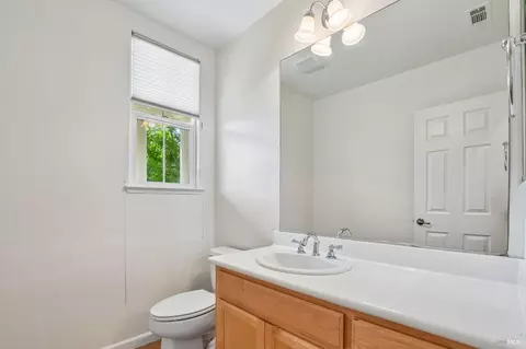 Bath - 101 Barbera Ct, Vacaville, CA 95687 photo 5 of 5