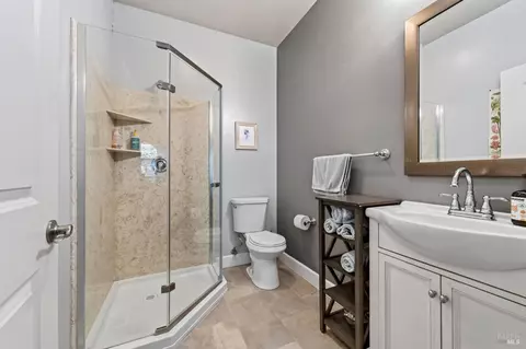 Bath - 511 Tehuacan Rd, Ukiah, CA 95482 photo 4 of 6