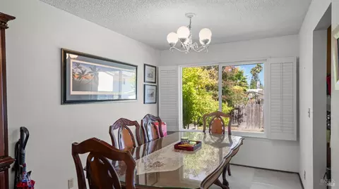 Dining - 2980 Blackwell Ct, Fairfield, CA 94533 photo 2 of 2