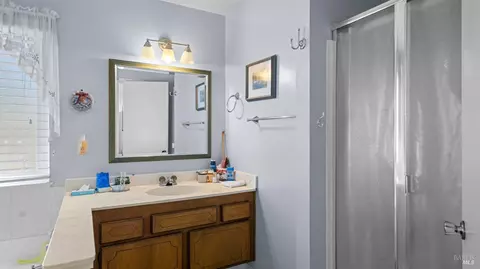 Bath - 2980 Blackwell Ct, Fairfield, CA 94533 photo 2 of 4