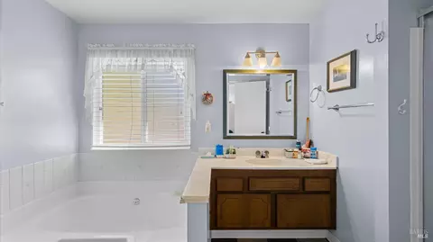 Bath - 2980 Blackwell Ct, Fairfield, CA 94533 photo 4 of 4