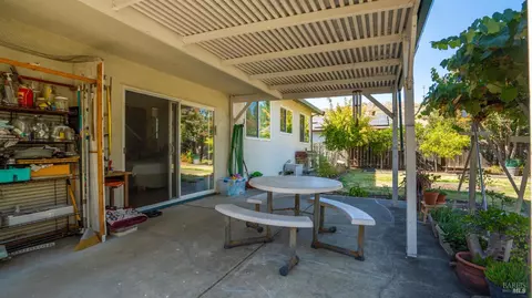 Exterior - 2980 Blackwell Ct, Fairfield, CA 94533 photo 5 of 11