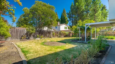 Exterior - 2980 Blackwell Ct, Fairfield, CA 94533 photo 2 of 13
