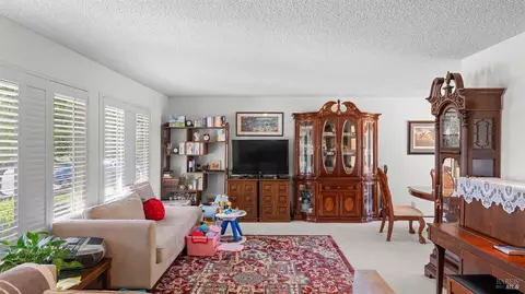 Living - 2980 Blackwell Ct, Fairfield, CA 94533 photo 2 of 3