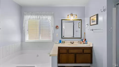 Bath - 2980 Blackwell Ct, Fairfield, CA 94533 photo 4 of 4