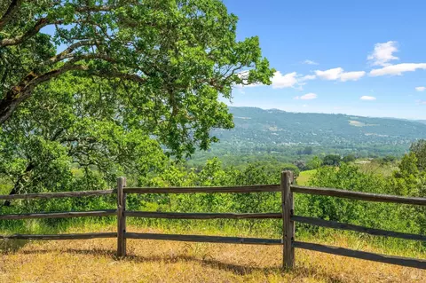 10 High Grove Ln, Sonoma, CA 95476