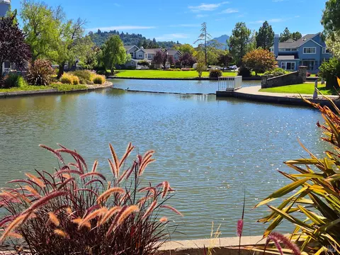 66 Mariners Cir, San Rafael, CA 94903