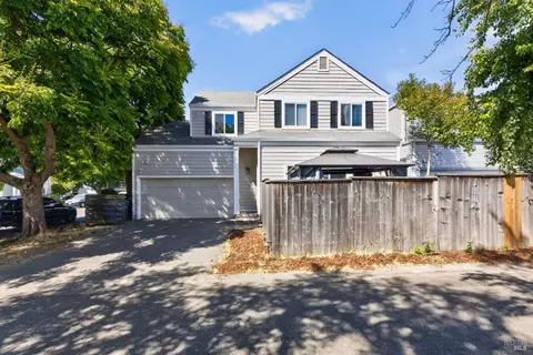 956 Kingwood St, Santa Rosa, CA 95401