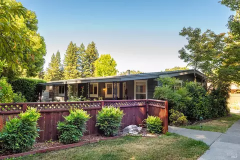 54 Laguna Seca Ct, Saint Helena, CA 94574