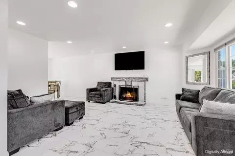 Living - 1419 Starr Ct, Fairfield, CA 94533 photo 1 of 4