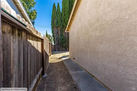 Exterior - 1419 Starr Ct, Fairfield, CA 94533 photo 5 of 14
