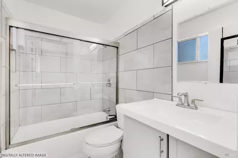 Bath - 1419 Starr Ct, Fairfield, CA 94533 photo 3 of 4