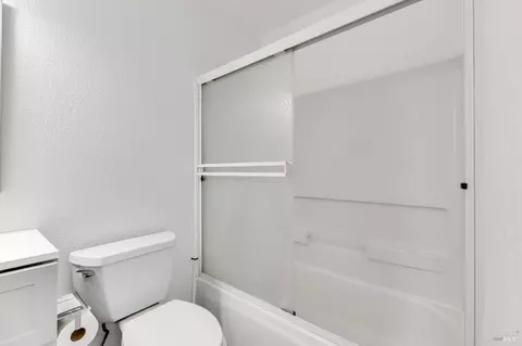 Bath - 1419 Starr Ct, Fairfield, CA 94533 photo 2 of 4