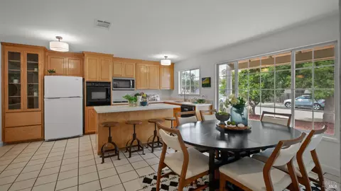 Dining - 2402 Gulf Dr, Fairfield, CA 94533 photo 2 of 4
