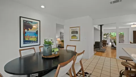 Dining - 2402 Gulf Dr, Fairfield, CA 94533 photo 3 of 4