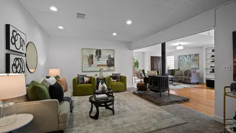Living - 2402 Gulf Dr, Fairfield, CA 94533 photo 3 of 7