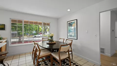 Dining - 2402 Gulf Dr, Fairfield, CA 94533 photo 4 of 4