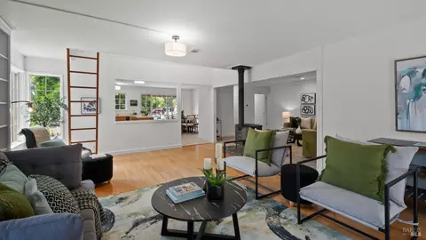 Living - 2402 Gulf Dr, Fairfield, CA 94533 photo 6 of 7