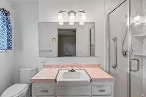 Bath - 746 Tobin Dr W, Vallejo, CA 94589 photo 2 of 4