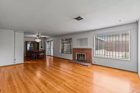 Living - 746 Tobin Dr W, Vallejo, CA 94589 photo 1 of 9