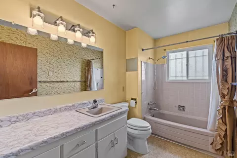 Bath - 746 Tobin Dr W, Vallejo, CA 94589 photo 1 of 4