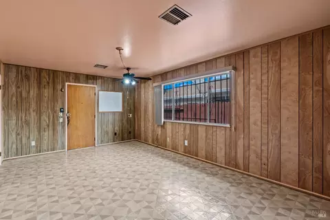 Living - 746 Tobin Dr W, Vallejo, CA 94589 photo 7 of 9