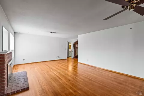 Living - 746 Tobin Dr W, Vallejo, CA 94589 photo 5 of 9