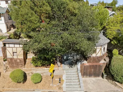 Exterior - 26 Circle Ave, Mill Valley, CA 94941 photo 6 of 7