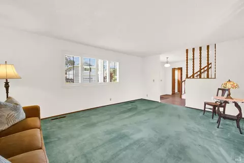 Living - 560 Werner Way, Vacaville, CA 95688 photo 4 of 9