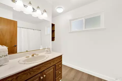 Bath - 560 Werner Way, Vacaville, CA 95688 photo 8 of 9