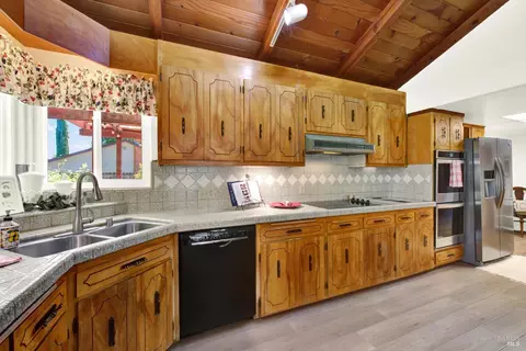 Kitchen - 560 Werner Way, Vacaville, CA 95688 photo 9 of 11