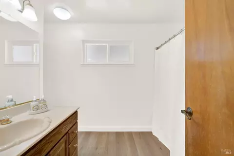 Bath - 560 Werner Way, Vacaville, CA 95688 photo 7 of 9