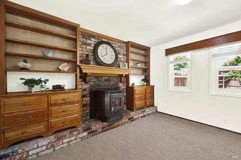 Living - 560 Werner Way, Vacaville, CA 95688 photo 8 of 9