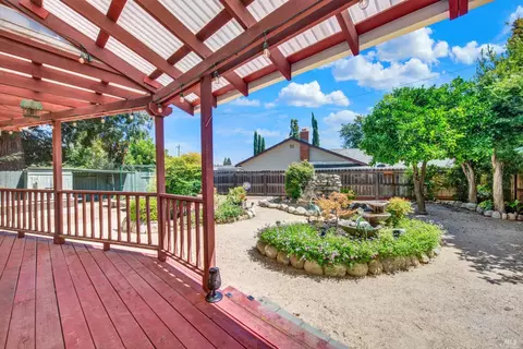Exterior - 560 Werner Way, Vacaville, CA 95688 photo 11 of 27