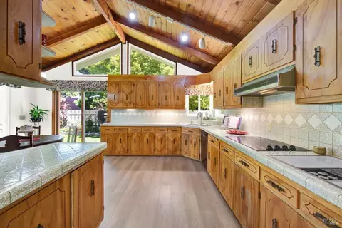 Kitchen - 560 Werner Way, Vacaville, CA 95688 photo 7 of 11