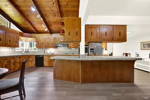 Kitchen - 560 Werner Way, Vacaville, CA 95688 photo 3 of 11