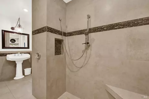 Bath - 560 Werner Way, Vacaville, CA 95688 photo 4 of 9