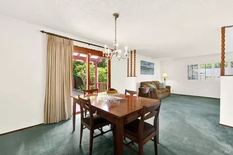 Dining - 560 Werner Way, Vacaville, CA 95688 photo 3 of 7
