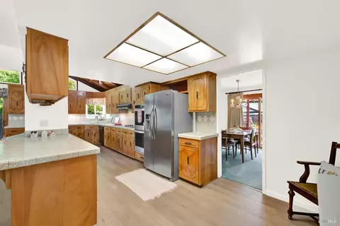 Kitchen - 560 Werner Way, Vacaville, CA 95688 photo 6 of 11