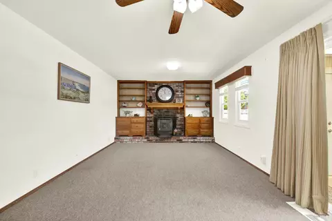 Living - 560 Werner Way, Vacaville, CA 95688 photo 6 of 9