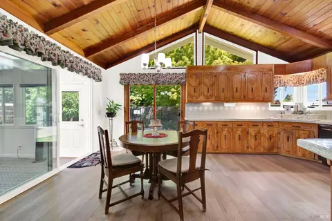 Dining - 560 Werner Way, Vacaville, CA 95688 photo 6 of 7