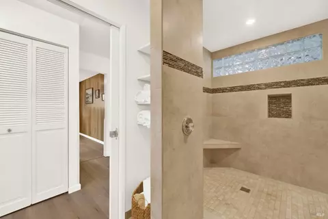 Bath - 560 Werner Way, Vacaville, CA 95688 photo 3 of 9