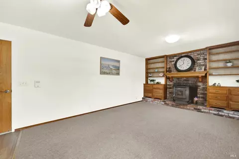Living - 560 Werner Way, Vacaville, CA 95688 photo 7 of 9