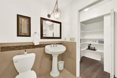 Bath - 560 Werner Way, Vacaville, CA 95688 photo 2 of 9
