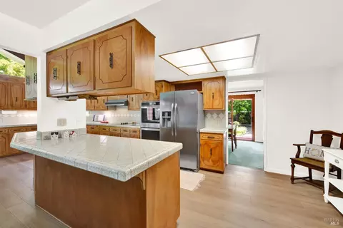 Kitchen - 560 Werner Way, Vacaville, CA 95688 photo 5 of 11